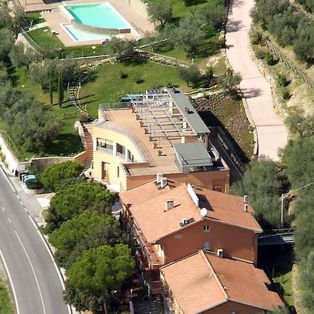Hotel Il Castellaccio Piccione Exterior foto