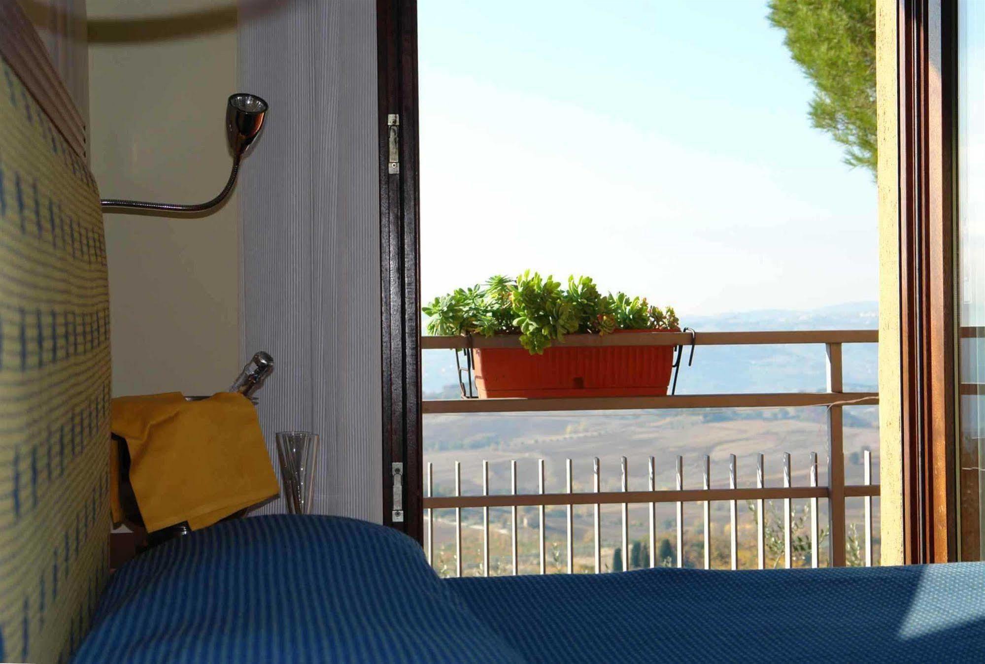 Hotel Il Castellaccio Piccione Exterior foto